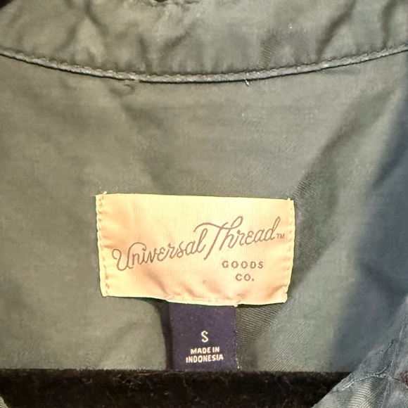 Universal Thread Women's Green Dolman Short Sleeve Utility Button Size Small - Picture 5 of 5